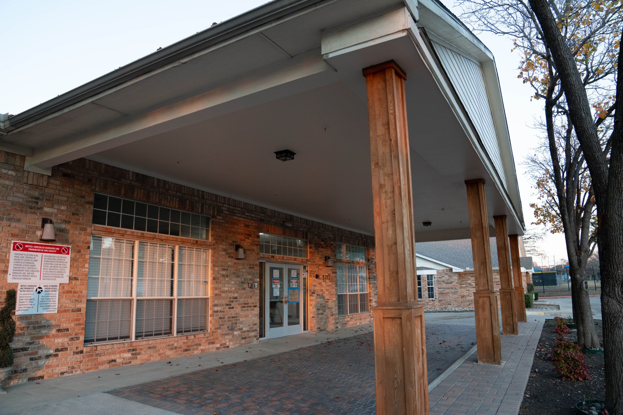 Front entrance of detox center in Dallas, TX